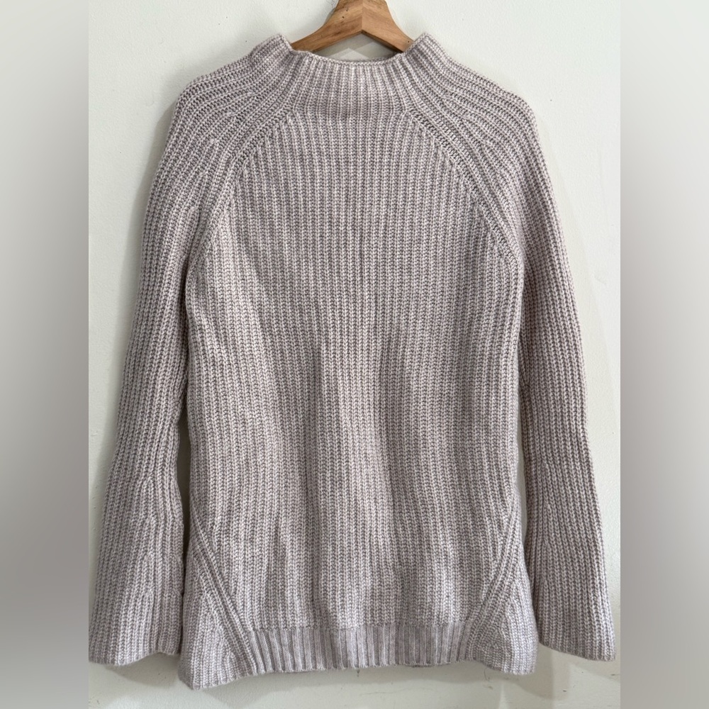 R LABEL Cozy Ribbed Turtleneck Sweater in Light Taupe